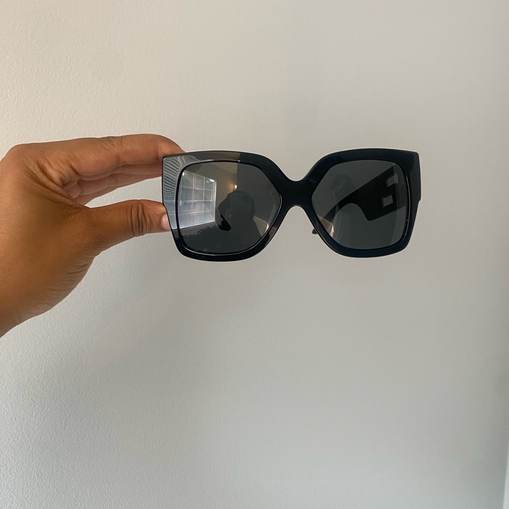 Versace SUNGLASSES 😎 (Authentic ) - Picture 7 of 17
